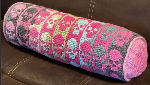 Mosaik gehäkelt Hombre Totenköpfe Nackenstützkissen Handarbeit - Bild 3 von 6