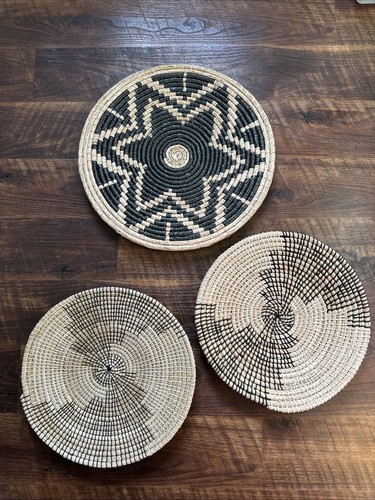 3 geflochtene Wanddeko Korb Rattan, hellbraun schwarz Seegras Boho Wandbehang mit Haken - Bild 1 von 10