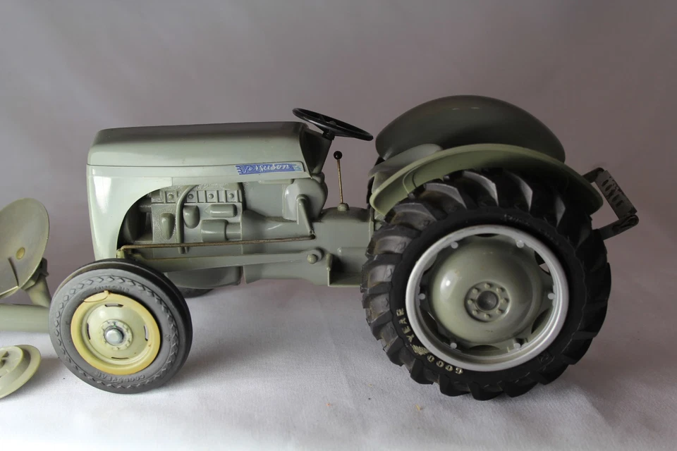 Ferguson Model 30 Toy Tractor w/ Attachment 1/12 Scale Gray Hard Plastic Vintage - Image 2 of 4