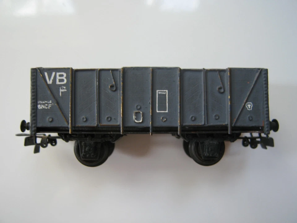Petit wagon tombereau gris en métal peint à marquage "VB" de chez VB - Bon état - Photo 2/4