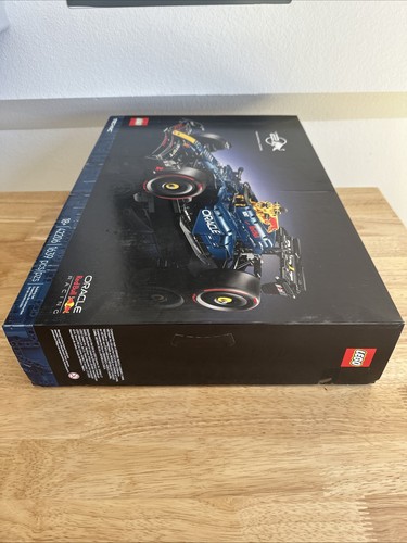 LEGO TECHNIC: Oracle Red Bull Racing RB20 F1 Car (42206) - Picture 7 of 8