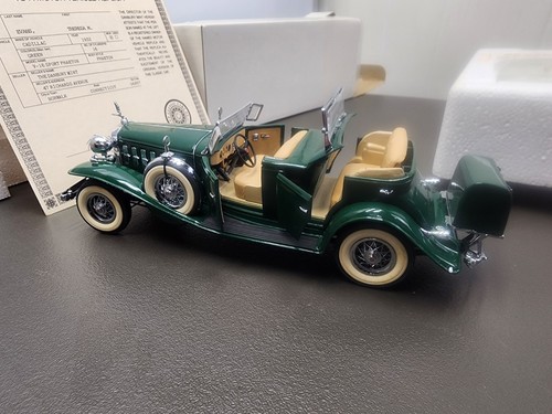 Danbury Mint 1932 Cadillac V-16 Sport Phaeton Die Cast 1:24  - Picture 14 of 22