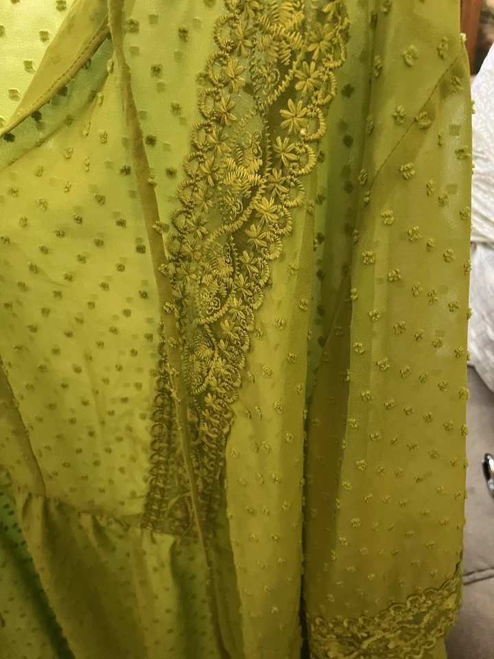 Top transparente para mujer Cato talla grande verde lima con lunares elevados y encaje 26/28 4X Foto 3 de 4