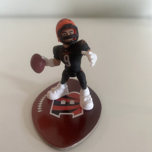 Cincinnati Bengals Joe Burrow NFL Game Changers 2” Mini Figure - Picture 6 of 6