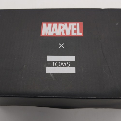 Marvel Toms Multi Comic Pop Print Hook and Eye Plimsolls UK Size 8 - Boxed - Picture 10 of 14