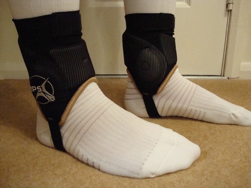 Mitre Fusion Lite Shinguards Shinpads (BNIB) Youths - Picture 8 of 9