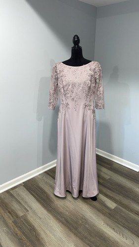 La Femme Jersey Gown with Boat Neckline and Lace Detailing size 12 mauve color - Picture 4 of 20