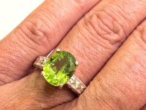 Beautiful-11x9-mm-Large-SS-925-4-15-ct-Sparkling-Peridot-Ring-5-32-gr-Size-7