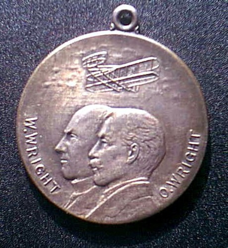 SOMBRERO DE VOLANTE ORVILLE WILBUR WRIGHT PIN KITTY HALK NC PRIMER VUELO CORBATA TAC 12-17-1903 - Imagen 2 de 7