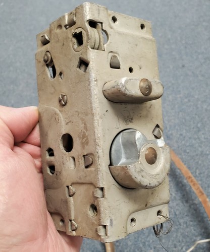 1939 Dodge DeSoto Front Right Side Door Lock Latch & Link Assembly 846399 NOS. - Picture 3 of 5