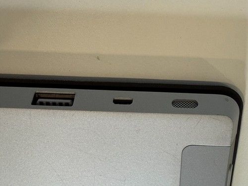Microsoft Surface Windows RT 8.1 32 GB 1572 NVIDIA(R) TEGRA(R) 4 Quad 1.71 GHz - Picture 7 of 13