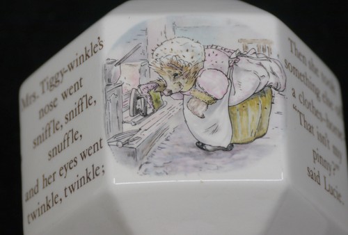BANCO INFANTIL VINTAGE WEDGWOOD BEATRIX POTTER, SEÑORA TIGGY-WINKLE, ERIZO - Imagen 4 de 6