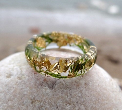 Anillo de compromiso verde para pareja boda ecológica anillo promesa musgo terrario de resina - Imagen 4 de 12