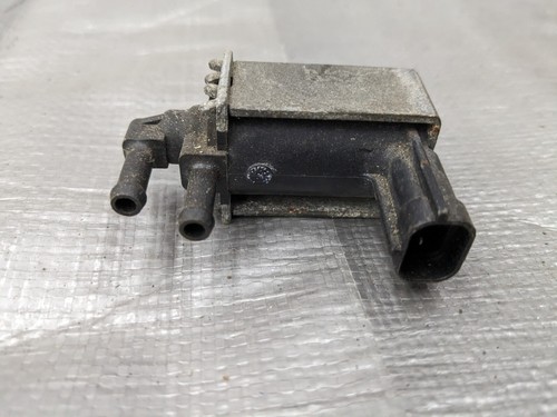 Solenoide de purga de bote de ventilación de carbón 90-97 Mazda Miata OEM NA válvula de tres vías - Imagen 2 de 3