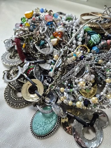 3+LBS Costume Jewelry Vintage to Modern Mixed Lot Bracelets Necklaces Earrings