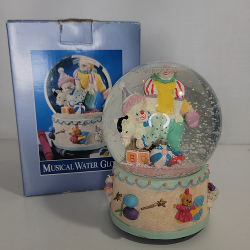 Classic Treasures Musical Water Globe Clown Gocce di pioggia continuano a cadere sulla mia testa - Video 1 di 1
