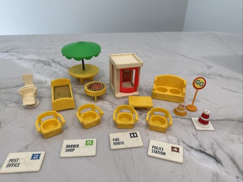 Vintage 1973 Fisher Price Play Family Village Main Street #997 & 1969 Mini Bus - Picture 16 of 23