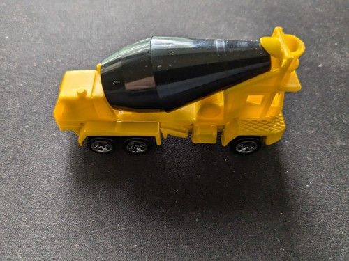 1991 Mattel Hot Wheels Yellow OshKosh Cement  Mixer - Picture 1 of 6
