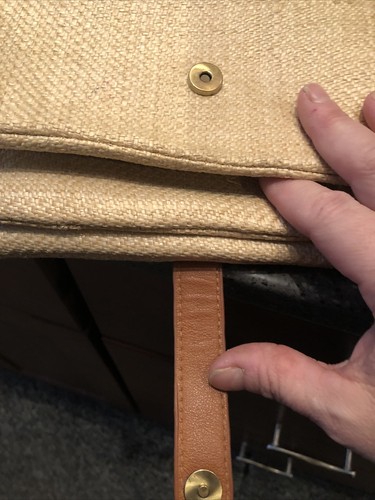 Unbranded Tan Crossbody Handbag With Detachable Strap - Measures 6” X 8” - Picture 5 of 12