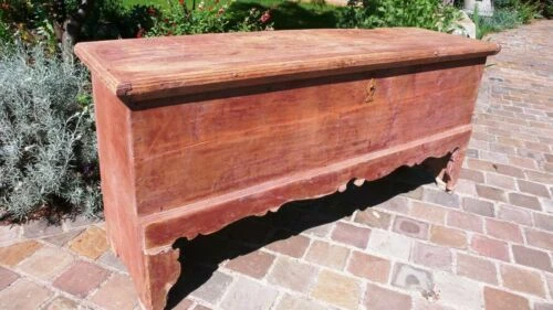 Meubles de rangement du XIXe siècle malles, coffres XIXème et avant