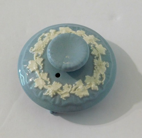 Wedgwood Etruria Barlaston Coffepot Blue White Embossed Queensware Grapevine - Picture 7 of 9
