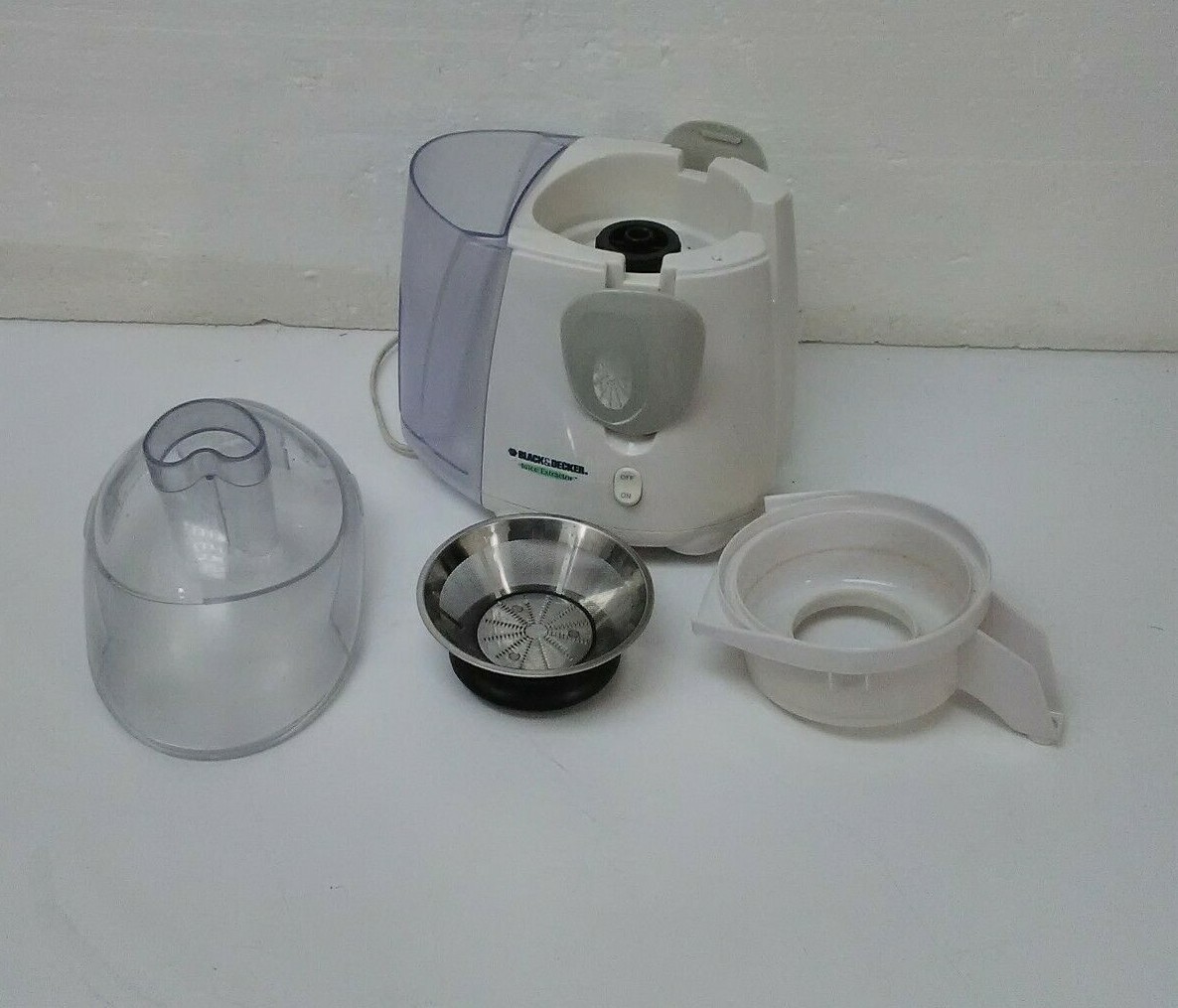 BLACK DECKER ELECTRIC JUICE EXTRACTOR MODEL JE1500