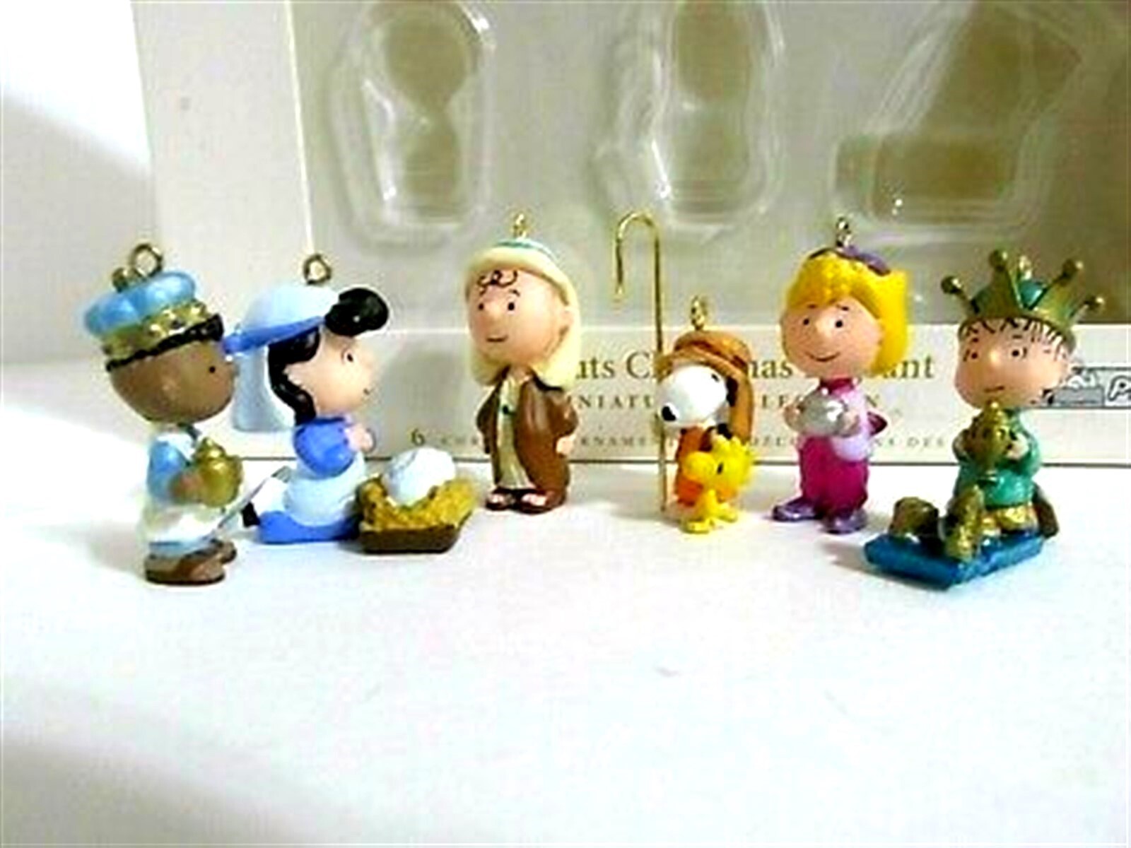 SNOOPY PEANUTS CHARLIE BROWN HALLMARK CHRISTMAS MINI ORNAMENT SET FIGURE 2006