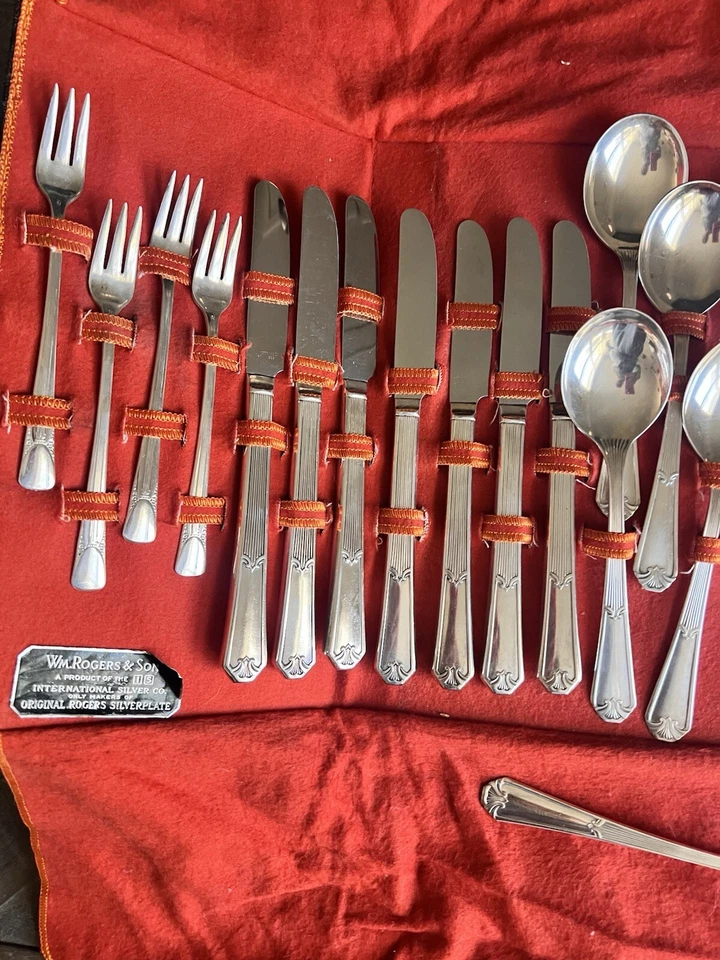 IS Stamped Set of 28 Silver Plate Wm Rogers & Son Vtg Silverplate Flatware - Image 2 of 4
