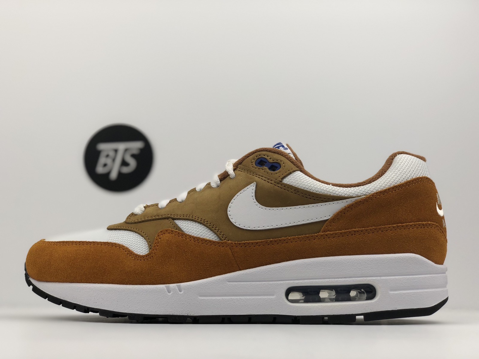 Uomo’s Nike Air Max 1 Premium Retro White “Dark Curry” Size-10.5 White Retro Tan (908366 700) 36a224 Uomo’s Nike Air Max 1 Premium Retro White “Dark Curry” Size-10.5 White Retro Tan (908366 700) 36a224