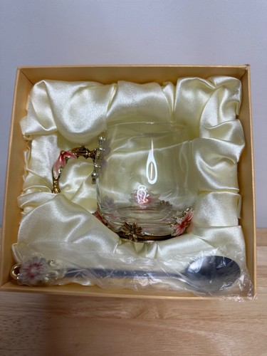 Vintage Luxury Classic Enamel Tea Cup With Spoon And Doily In Box - Picture 20 of 20