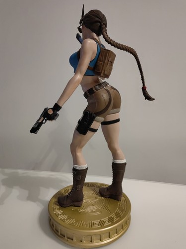 Lara Croft: Tomb Raider, a figurine 28 cm tall, made in resin, hand painted - Picture 4 of 17