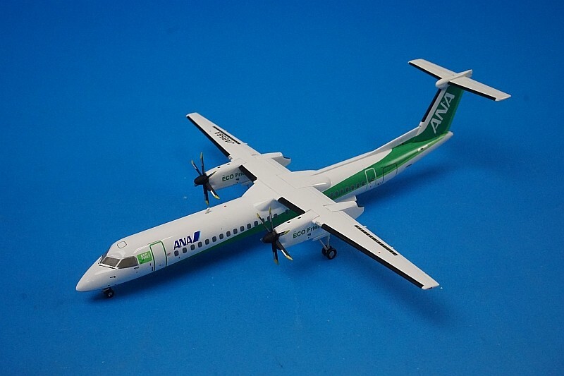 1:200 DHC-8-400 ANA Ecobon JA856A DH28013 ANA airplane model 1:200 DHC-8-400 ANA Ecobon JA856A DH28013 ANA airplane model