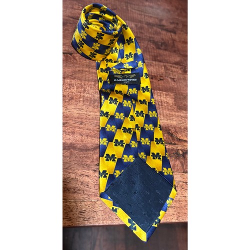 Mens Michigan Wolverines Football Silk Neck Tie 58.5 x 4in - Picture 2 of 4