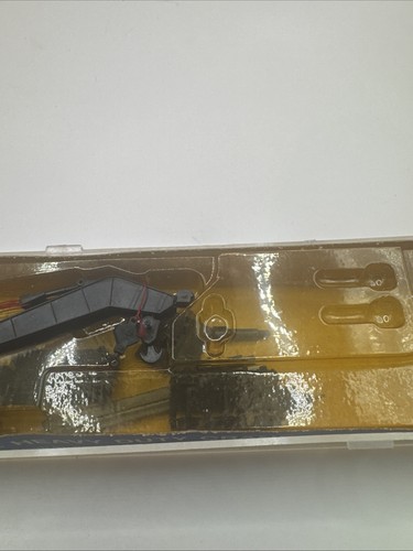 Model Power #3160 N Scale Heavy Duty Crane w/ Box - Picture 3 of 5