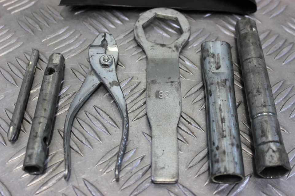 Kawasaki ZX6R Tool Kit with Bag 2000 2001 J1 J2 ZX 6 R ZX-6R Ninja B033 - Image 2 of 4