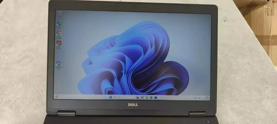 DELL Latitude Intel Core I5-6th - 15.6" HD  256 GB SSD 8 GB RAM  WIN 11 PRO - Immagine 2 di 4