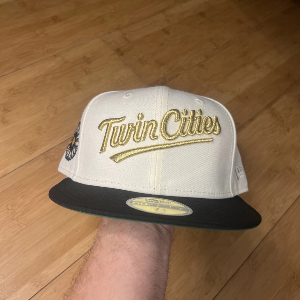 New Era 59FIFTY Minnesota Twins Daisy For Peace Twin Cities Off-White 7 3/4 Hat - Image 2 of 4