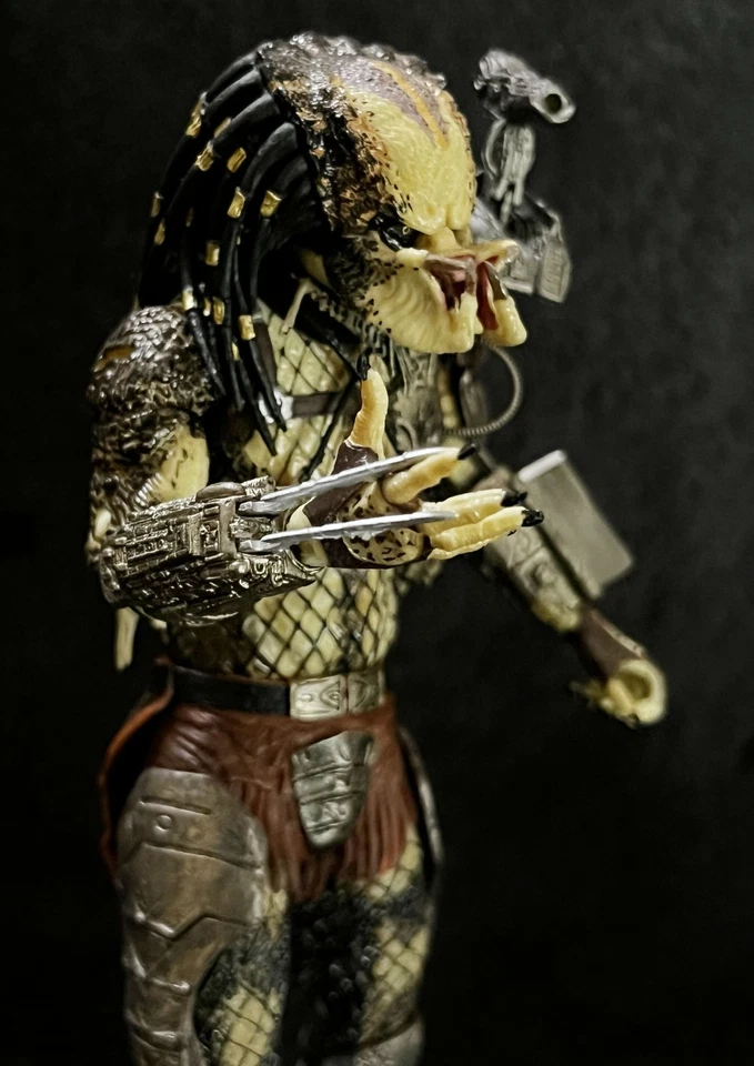 JUNGLE HUNTER PREDATOR w/SKULL • NECA PREDATOR SERIES - Image 3 of 4