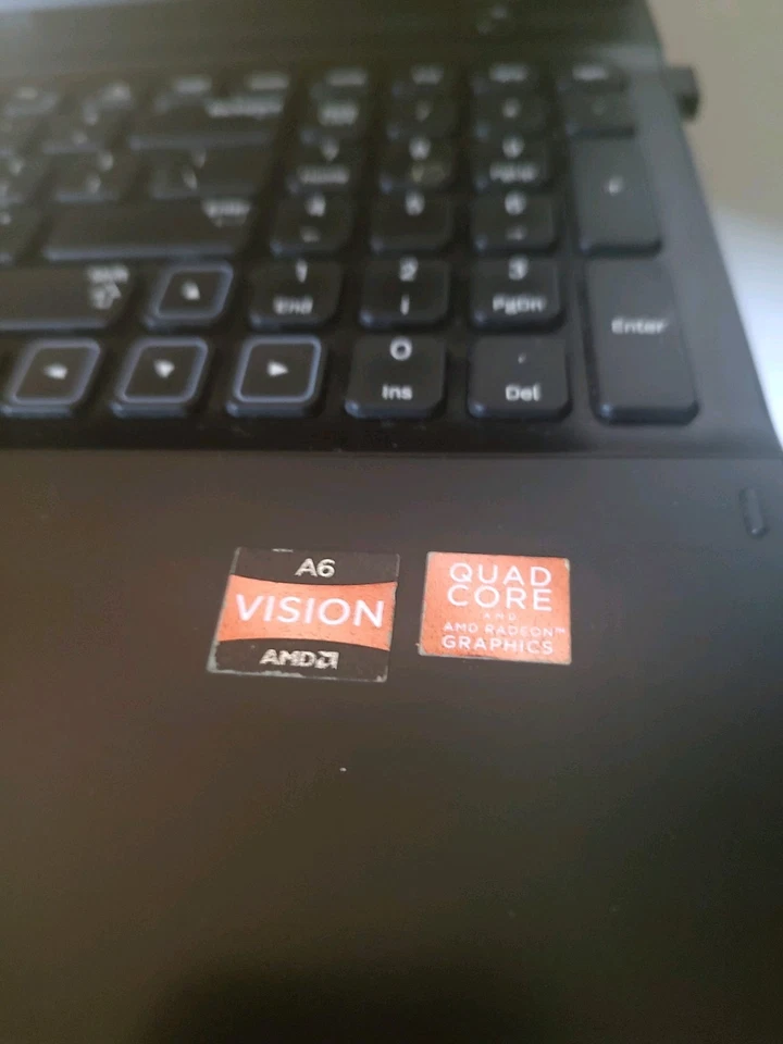 Samsung Laptop 15" Quad Core 4GB 750GB Win 11 AMD Radeon Cable & Mouse NP305V5A - Image 3 of 4