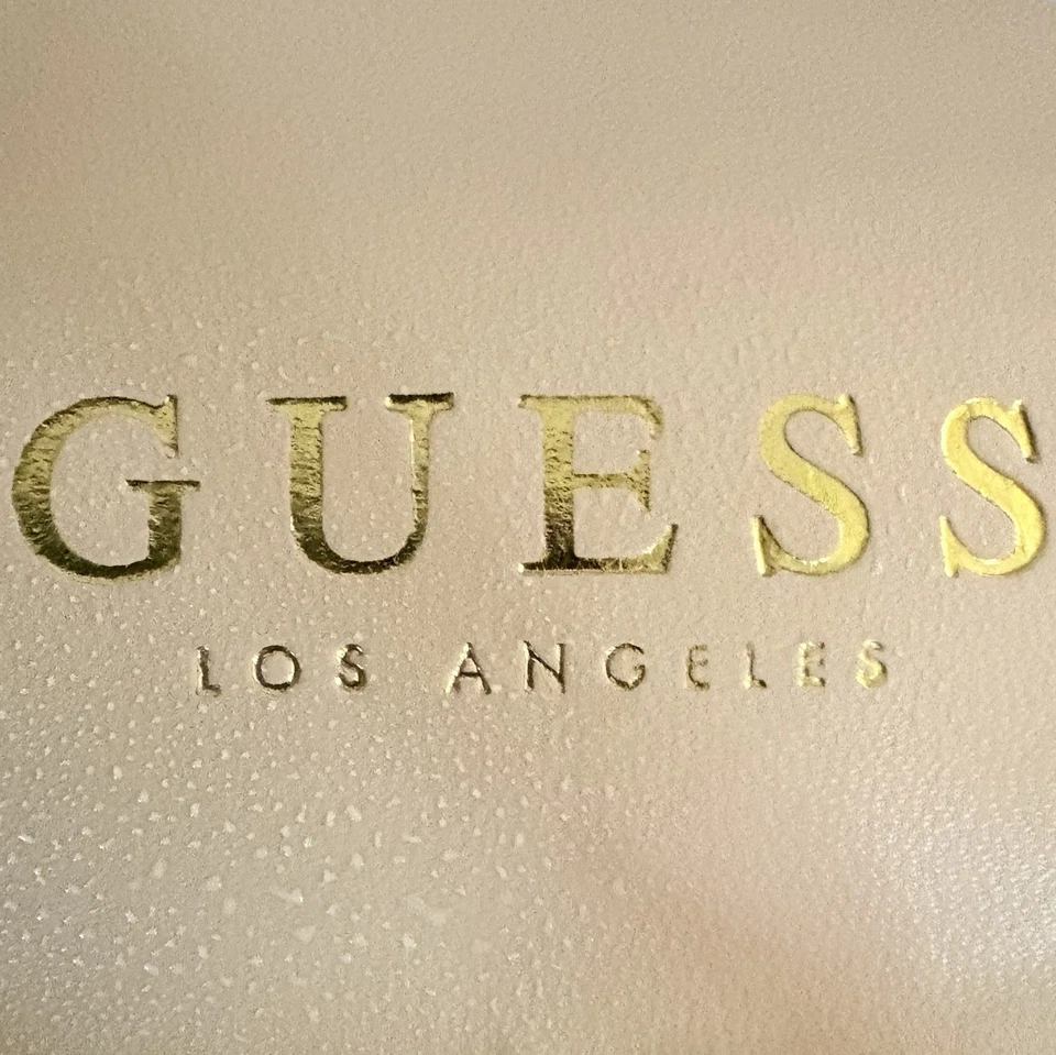 Zapatos de salón Guess de cuero sintético blancos para mujer talla 9M Foto 3 de 4