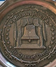 Pair Of Vintage Philadelphia Cradle Of Liberty Bell Ash Trays Souvenir USA Made 