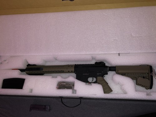 king arms airsoft , M4 A1 Electric Airsoft Rifle Basically New Fielded Once - Picture 2 of 12