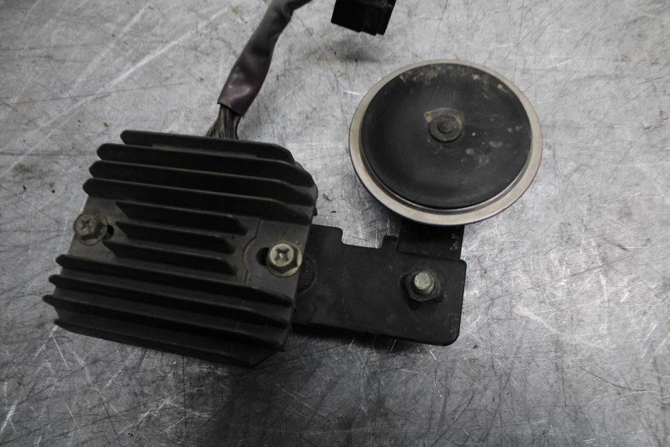 Regulador de tensão retificador Suzuki GSXR600 2007 32800-21H00 BB540 - Imagem 2 de 4