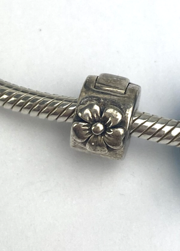925 Sterling Silver Chamilia Bracelet with 5 Charms Blue - Picture 3 of 7