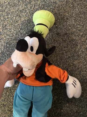 Disney Goofy Plush Stuffed Animal Doll 20”- Disney Store Authentic - Picture 2 of 5