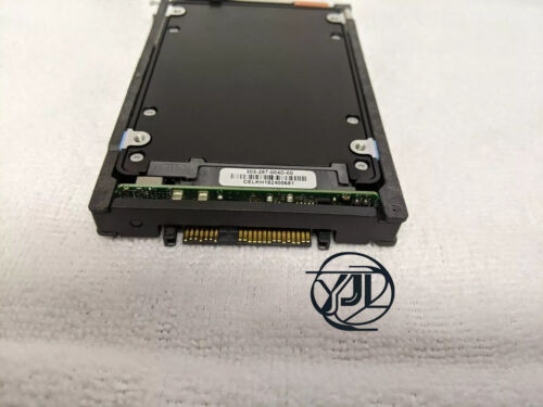 EMC D3F-2SFXL2-7680 005052113 005052112 7.68TB SAS SSD Hard drive - Picture 3 of 4