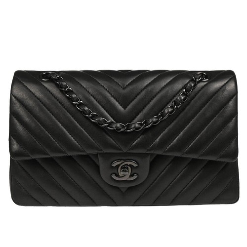 Chanel Black Lambskin Chevron Medium Classic Double Flap Shoulder Bag XX92052