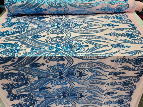 Tessuto a rete elasticizzato a quattro vie rosa con paillettes blu royal e motivo vittoriano - Foto 13 di 13