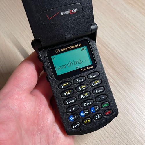 Téléphone à clapet noir double bande Motorola StarTAC ST7868W boîte complète d'origine - Photo 10 sur 16