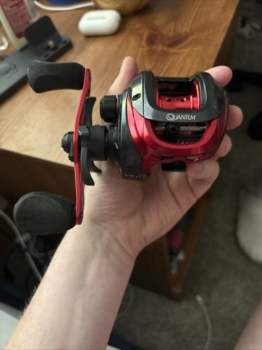 Quantum Pulse Baitcast Fishing Reel, Size 100 Right-Hand Retrieve, 6.6:1 Gear - Picture 2 of 3